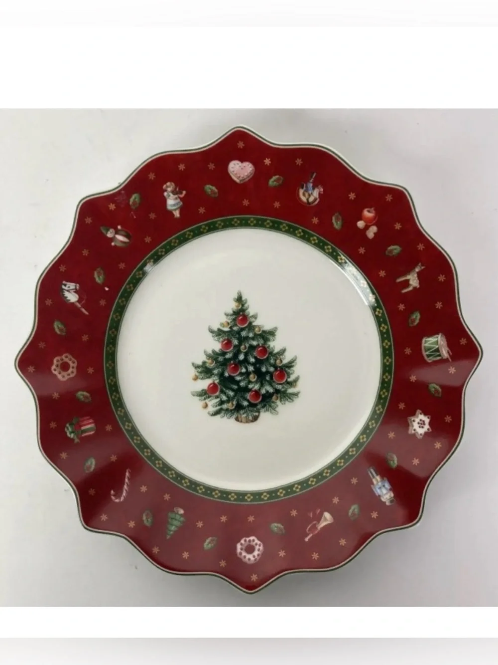Villeroy & Boch Toy's Delight Red Salad Plate 9.5 in Holiday Christmas Tree